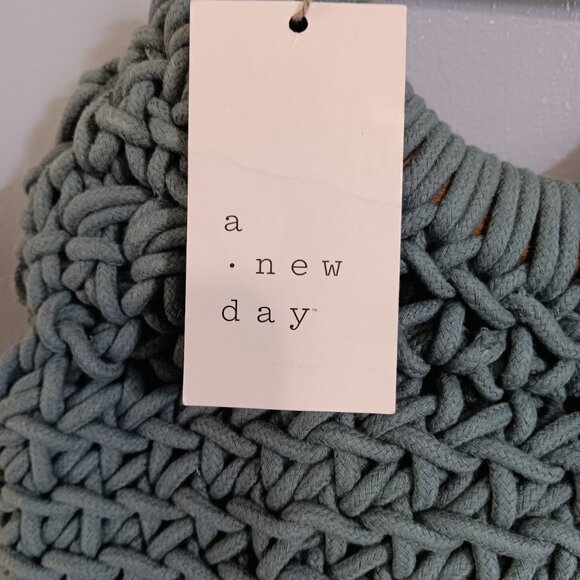 A New Day Crochet Purse With Wood Handles - Picture 3 of 7